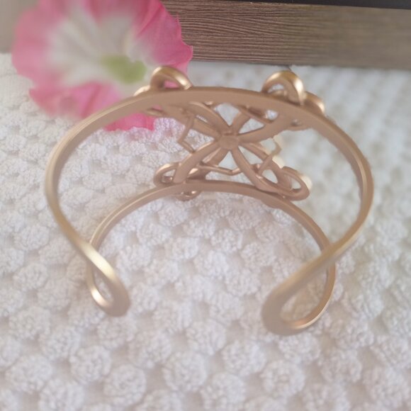 Pink and gold stylish cuff bracelet - Picture 3 of 12